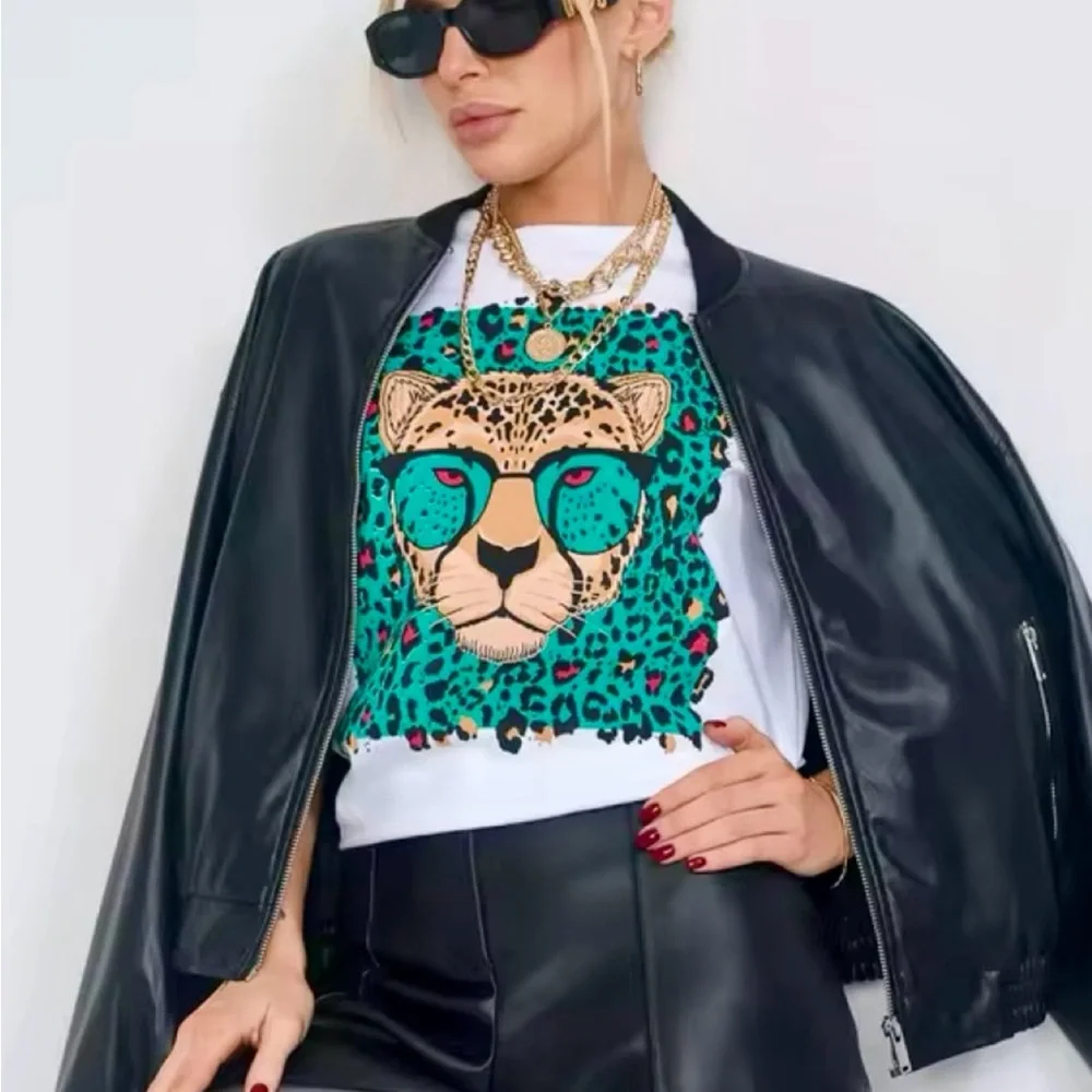 Leopard Print Graphic Tee - Picture 5 of 13